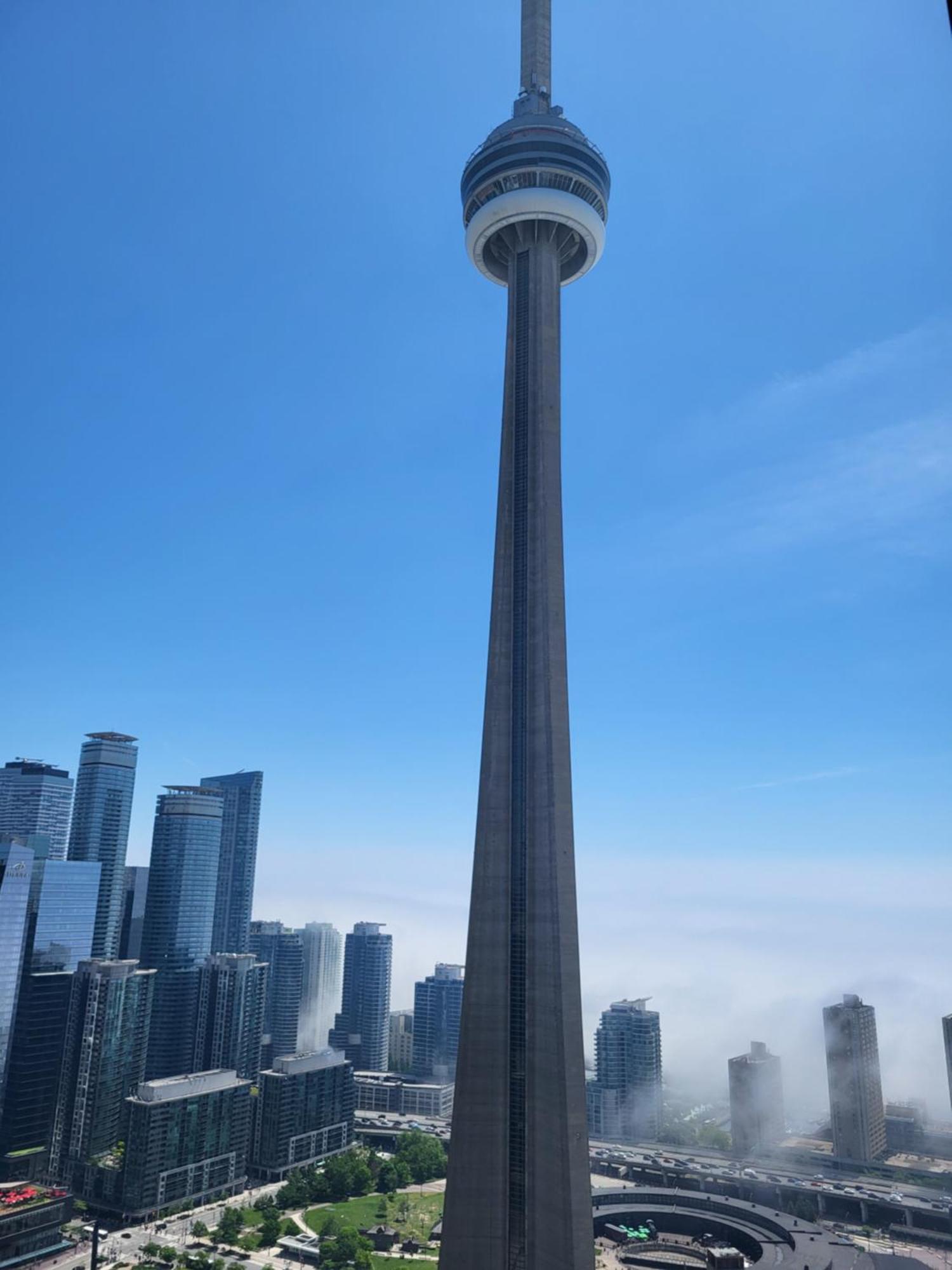View Cn Tower And Lake From The Sky! Toronto Exterior photo