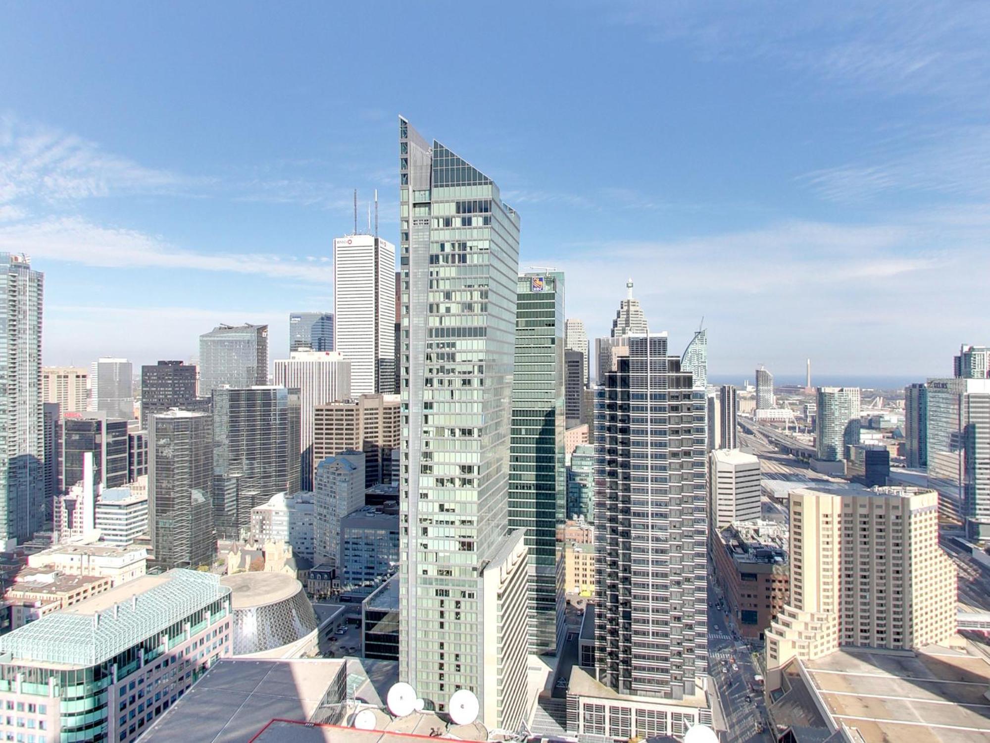 View Cn Tower And Lake From The Sky! Toronto Exterior photo